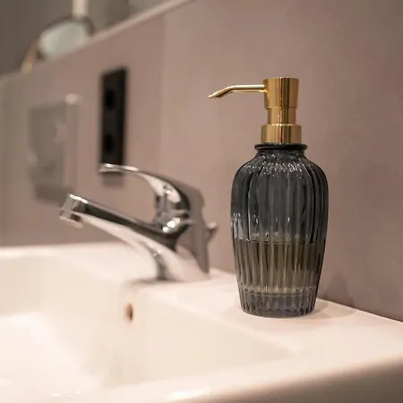 Designer Loft-ferienwohnung Im Zentrum Mit Tiefgaragen-parkplatz, Waschmaschine Und Privatterrasse Apartment