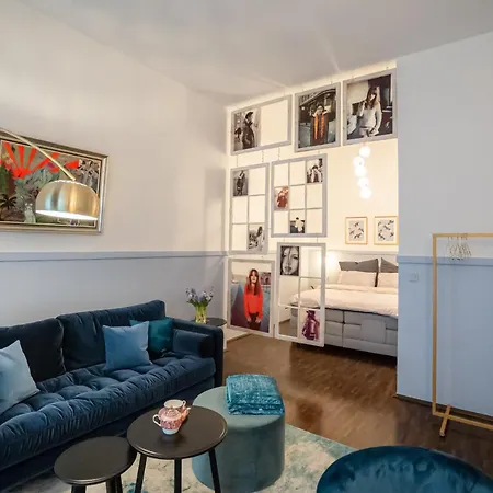 Designer Loft-ferienwohnung Im Zentrum Mit Tiefgaragen-parkplatz, Waschmaschine Und Privatterrasse