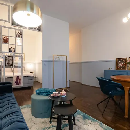 Designer Loft-ferienwohnung Im Zentrum Mit Tiefgaragen-parkplatz, Waschmaschine Und Privatterrasse Apartment Leipzig