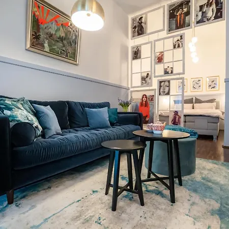 Designer Loft-ferienwohnung Im Zentrum Mit Tiefgaragen-parkplatz, Waschmaschine Und Privatterrasse Apartment