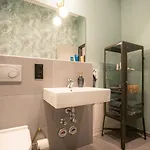 Designer Loft-ferienwohnung Im Zentrum Mit Tiefgaragen-parkplatz, Waschmaschine Und Privatterrasse Apartment