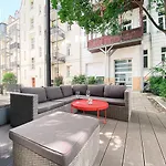 Designer Loft-ferienwohnung Im Zentrum Mit Tiefgaragen-parkplatz, Waschmaschine Und Privatterrasse Apartment