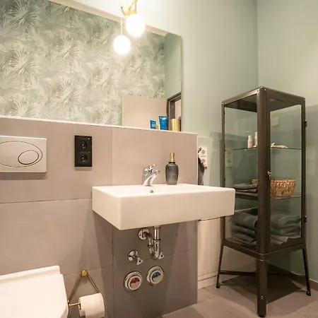 Designer Loft-ferienwohnung Im Zentrum Mit Tiefgaragen-parkplatz, Waschmaschine Und Privatterrasse Apartamento