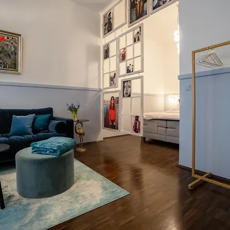 Designer Loft-ferienwohnung Im Zentrum Mit Tiefgaragen-parkplatz, Waschmaschine Und Privatterrasse Lipsia