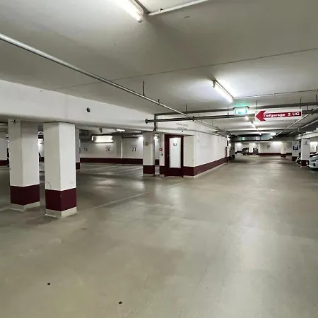 アパート Designer Loft-ferienwohnung Im Zentrum Mit Tiefgaragen-parkplatz, Waschmaschine Und Privatterrasse