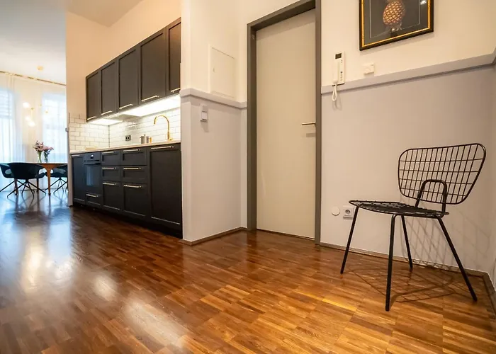 公寓 Designer Loft-ferienwohnung Im Zentrum Mit Tiefgaragen-parkplatz, Waschmaschine Und Privatterrasse 莱比锡